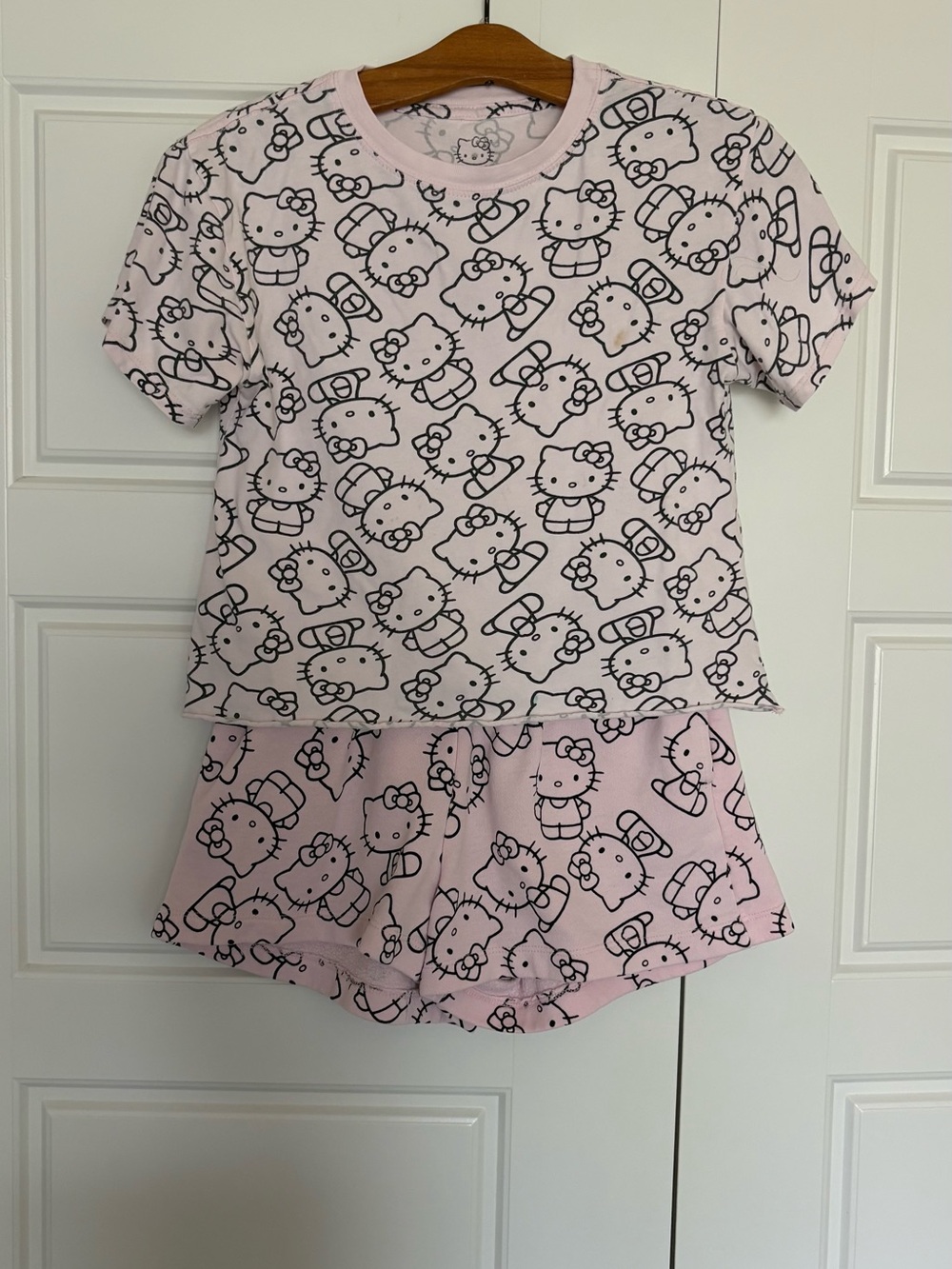 Hello Kitty Set Pink T-shirt and Shorts size xs